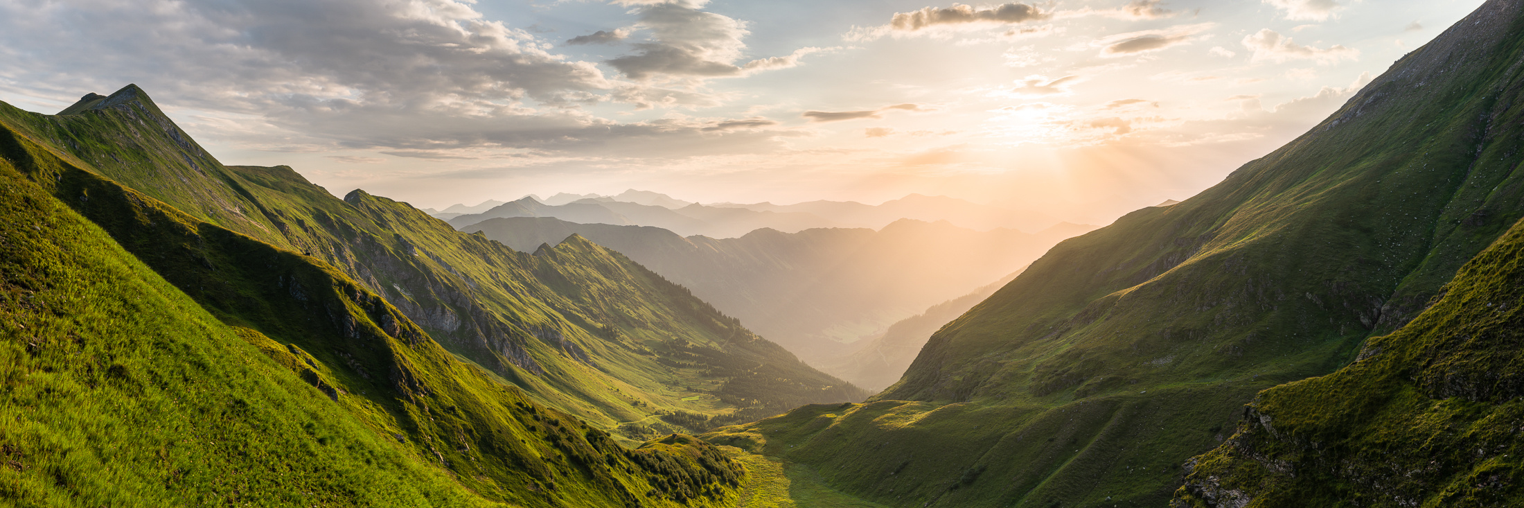 Ranní panorama ve Wölzských Taurách, srpen 2021